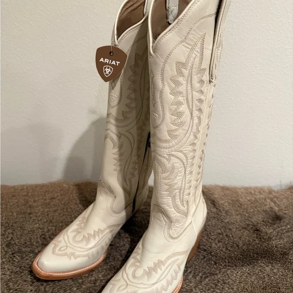 Ariat Women's Casanova Tan and Cream Heeled Boots Size 6.5 - Picture 2 of 6